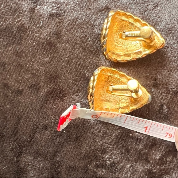 Vintage NAPIER Gold Cream Enamel Half Hoop LG Clip Screw Back Fashion Earrings - Picture 7 of 7